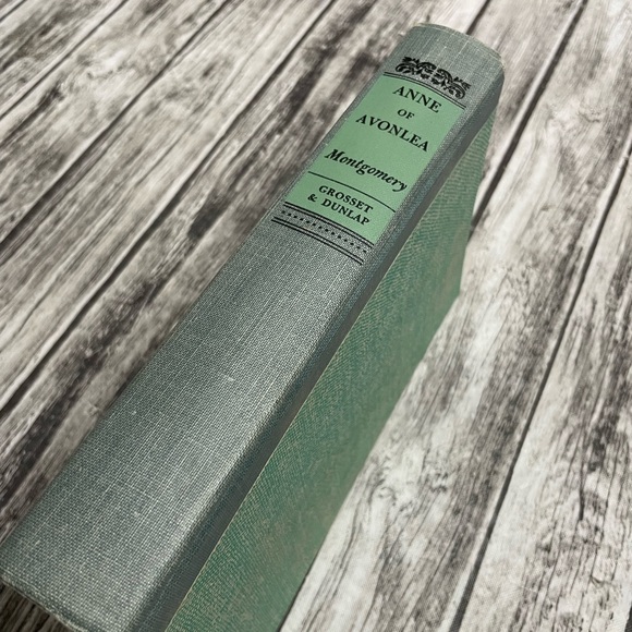 Anne of Avonlea by L.M. Montgomery Novel Book Hardcover No Slip Cover Vintage - Picture 1 of 4